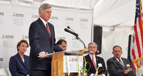 Arkansas Governor Mike Beebe speaks at the groundbreaking ceremony.